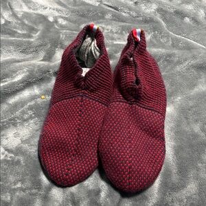 bombas gripper slipper large 12-14 us Red and Black Knit